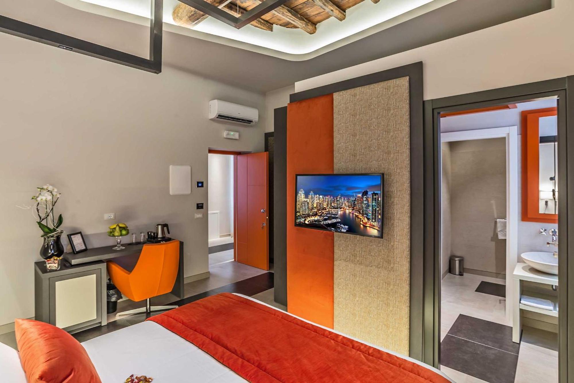 Via Veneto Prestige Rooms — Photos 3